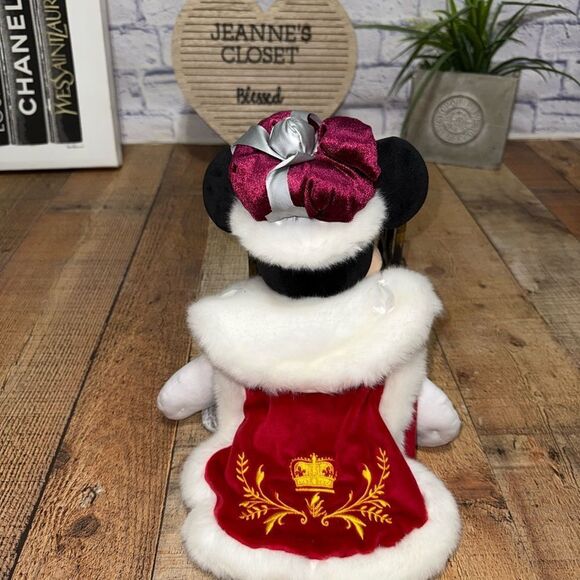 LONDON EXCLUSIVE QUEEN MINNIE PLUSH TOY DISNEY - Picture 13 of 13